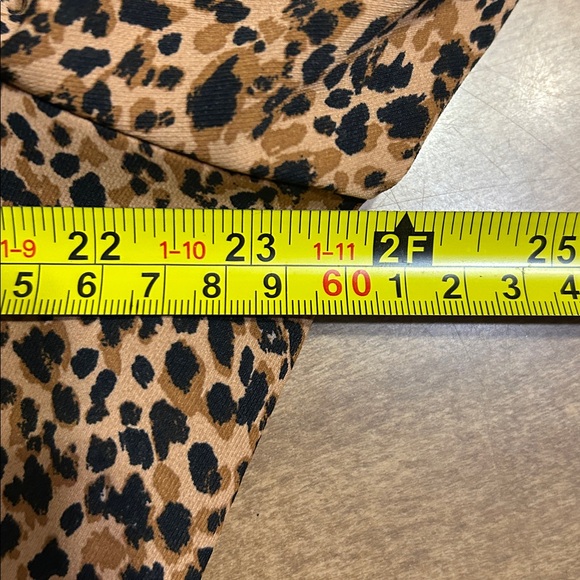 Tuckernuck Pomander Place Carlota Peplum Top Leopard Animal Print XXL
X - Picture 12 of 17